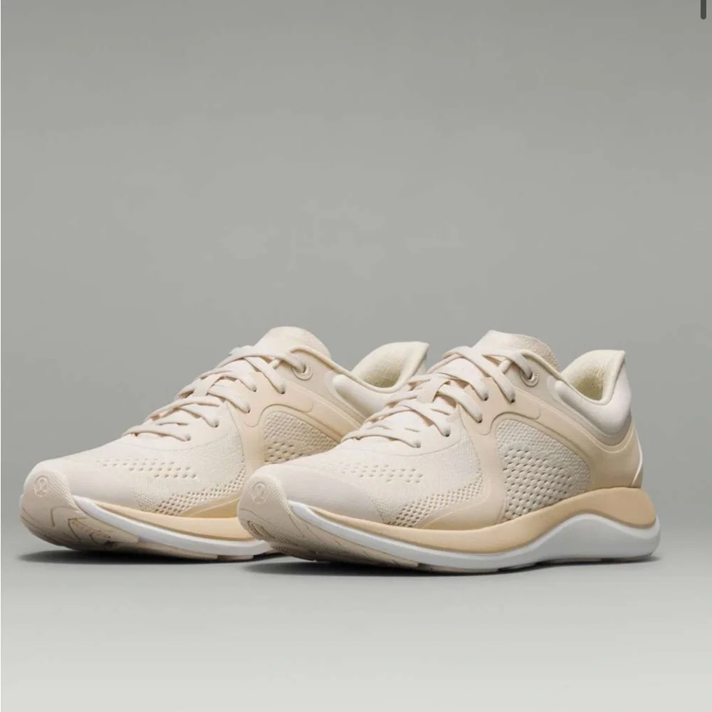 Lululemon Blissfeel Womens Running Shoe‎